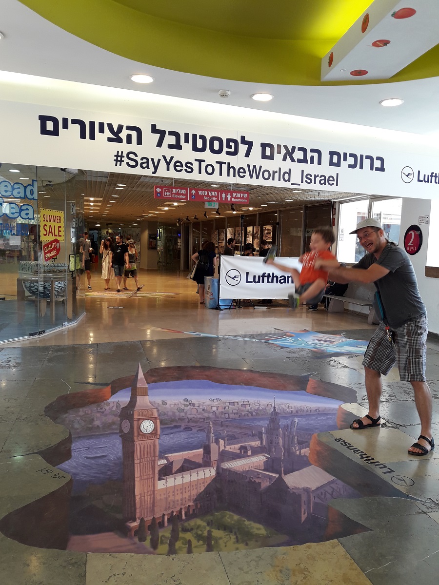 3D Floor Painting of Ana Kogan - #sayyestotheworldisrael Lufthanza